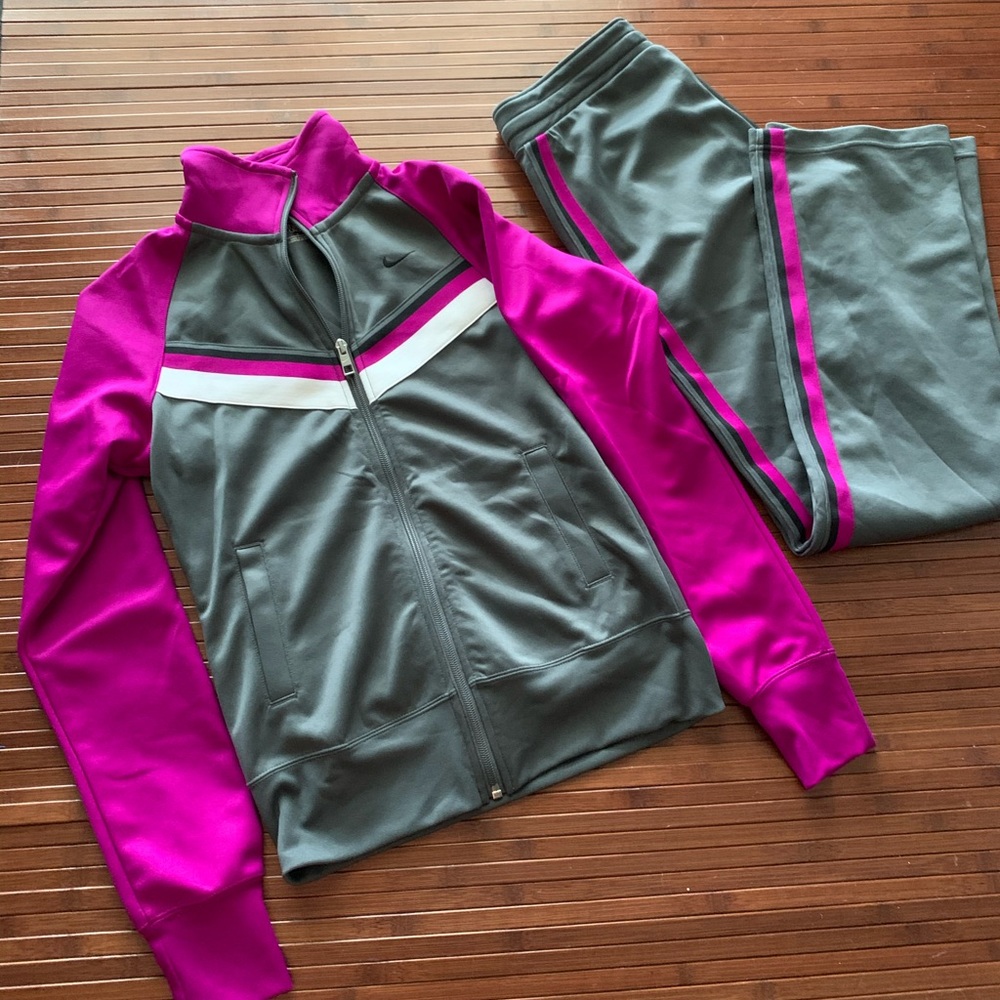Nike Jogging Suit Size Small